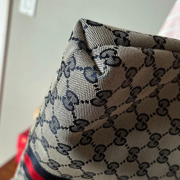Gucci GG Supreme Sherry Line Messenger Bag - Picture 9 of 16